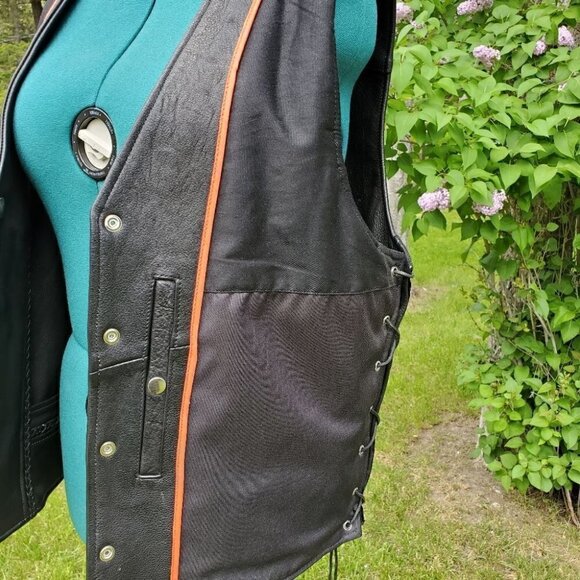 0742. NEW!!!! Genuine Leather Riding Vest in Black w/2 ~Concealed Carry Pockets - Picture 13 of 16